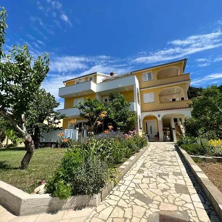 Haus Zdenka شقة
