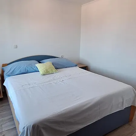 Haus Zdenka 아파트 라브